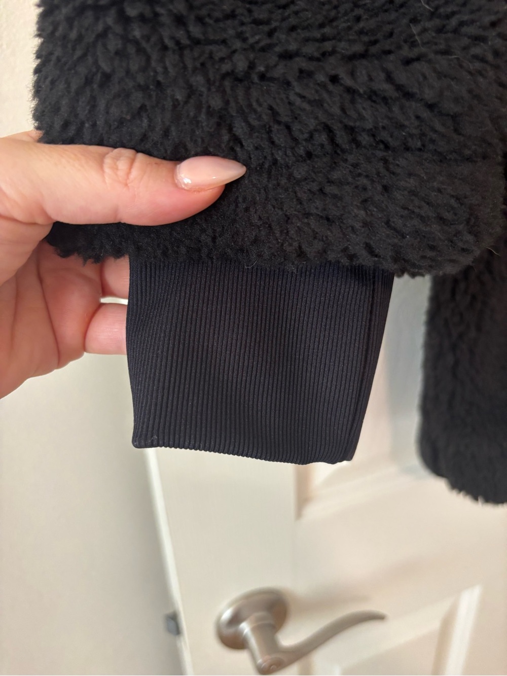 Varley Black Sherpa Mid Length Jacket with Zip Pocket - Picture 4 of 5